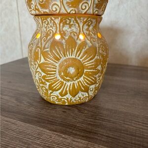 Scentsy Sunflower Burner-Good Condition.